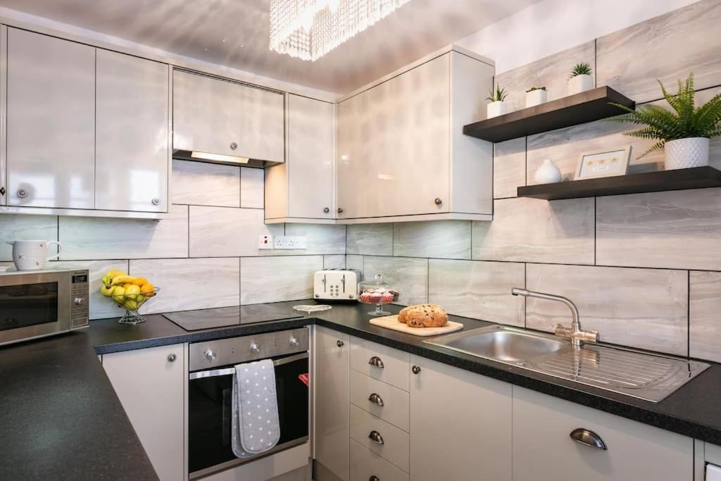 Blue Skies Apartment - Harbour Views Торки Екстериор снимка
