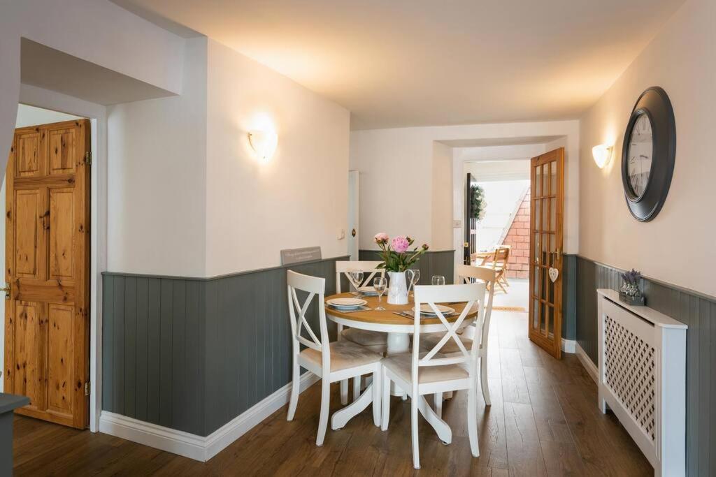 Blue Skies Apartment - Harbour Views Торки Екстериор снимка