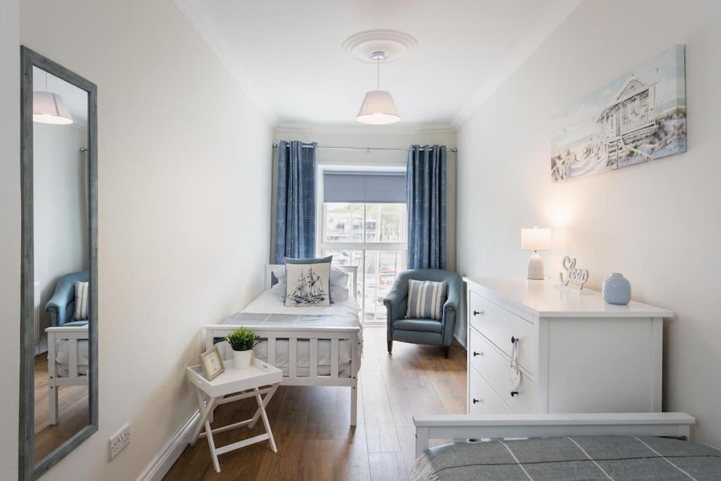 Blue Skies Apartment - Harbour Views Торки Екстериор снимка