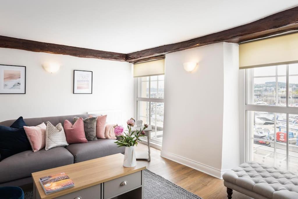 Blue Skies Apartment - Harbour Views Торки Екстериор снимка